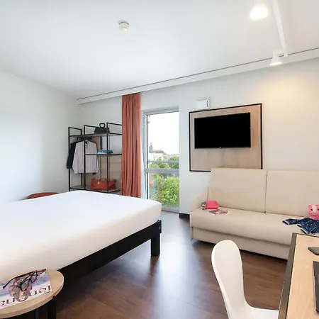 Отель Ibis Centre Stade Клермон-Ферран