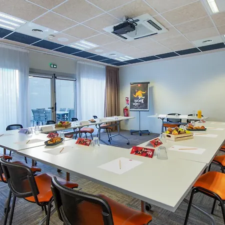 Ibis Centre Stade Hotel 3*