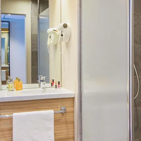 Отель Ibis Centre Stade 3*