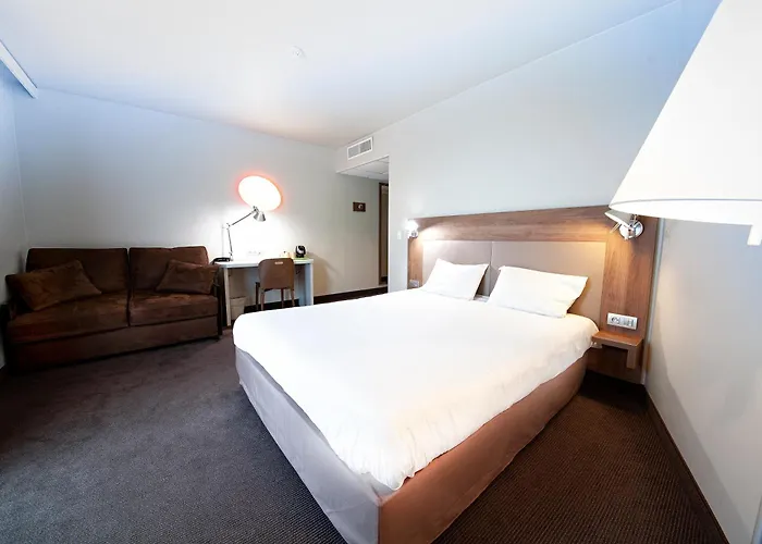 Campanile Ferrand Centre Hotell 3*